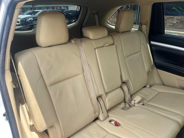 Used 2018 Toyota Highlander XLE AWD/4WD image 32