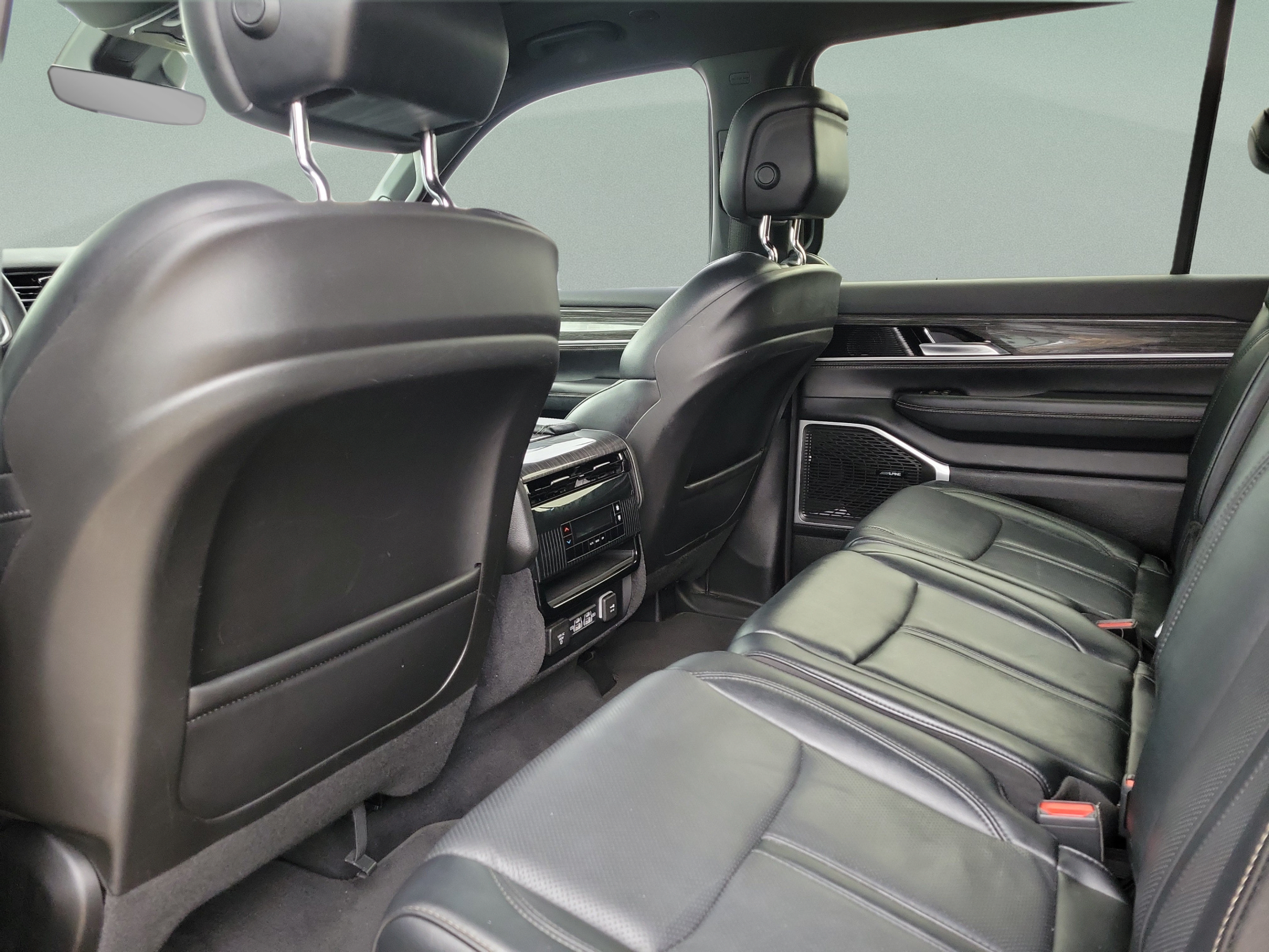 Used 2022 Jeep Wagoneer Series II w/ Premium Group I RWD image 5