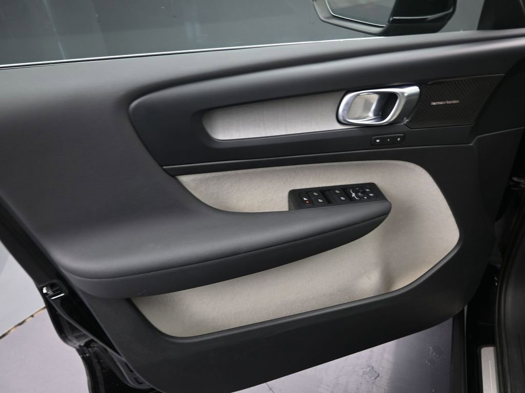 Certified 2023 Volvo XC40 B5 Ultimate w/ Protection Package image 13