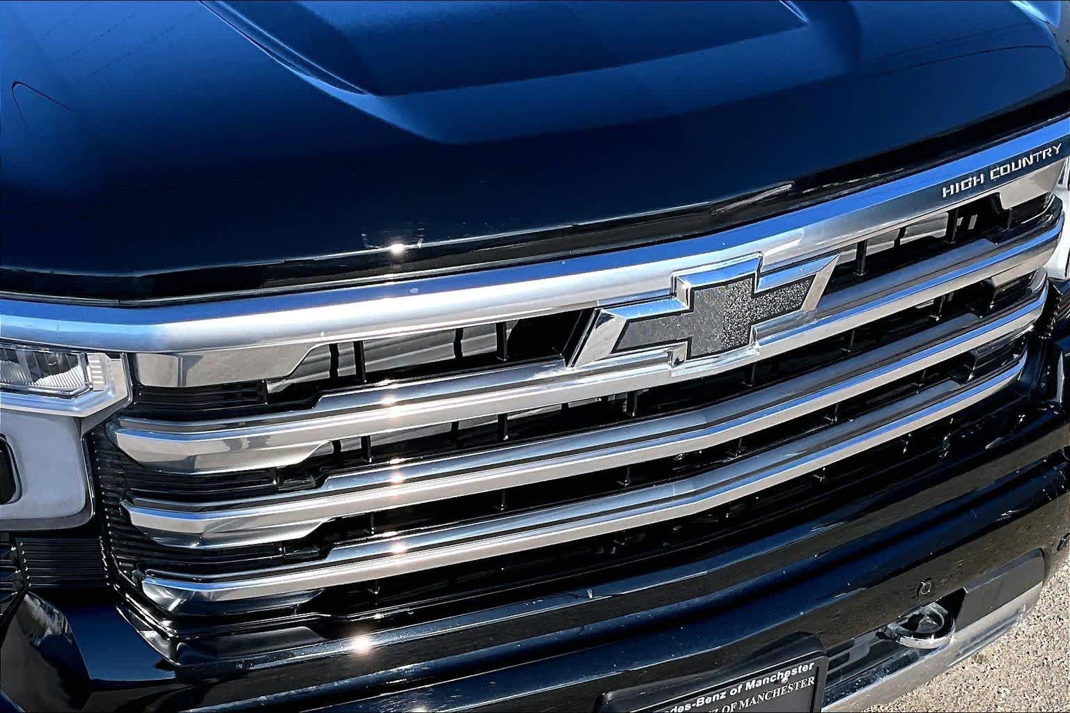 Used 2025 Chevrolet Silverado 1500 High Country w/ Technology Package AWD/4WD image 30