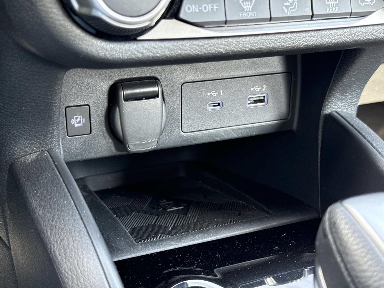 Used 2025 Nissan Versa SR w/ Trunk Package FWD image 12