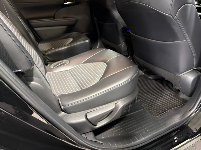 Used 2022 Toyota Highlander XSE FWD image 33