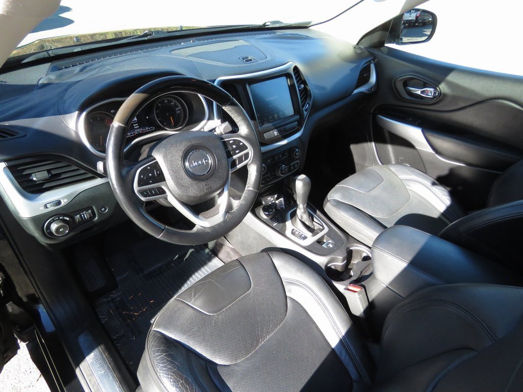 Used 2018 Jeep Cherokee Overland w/ Heavy Duty Protection Group image 12