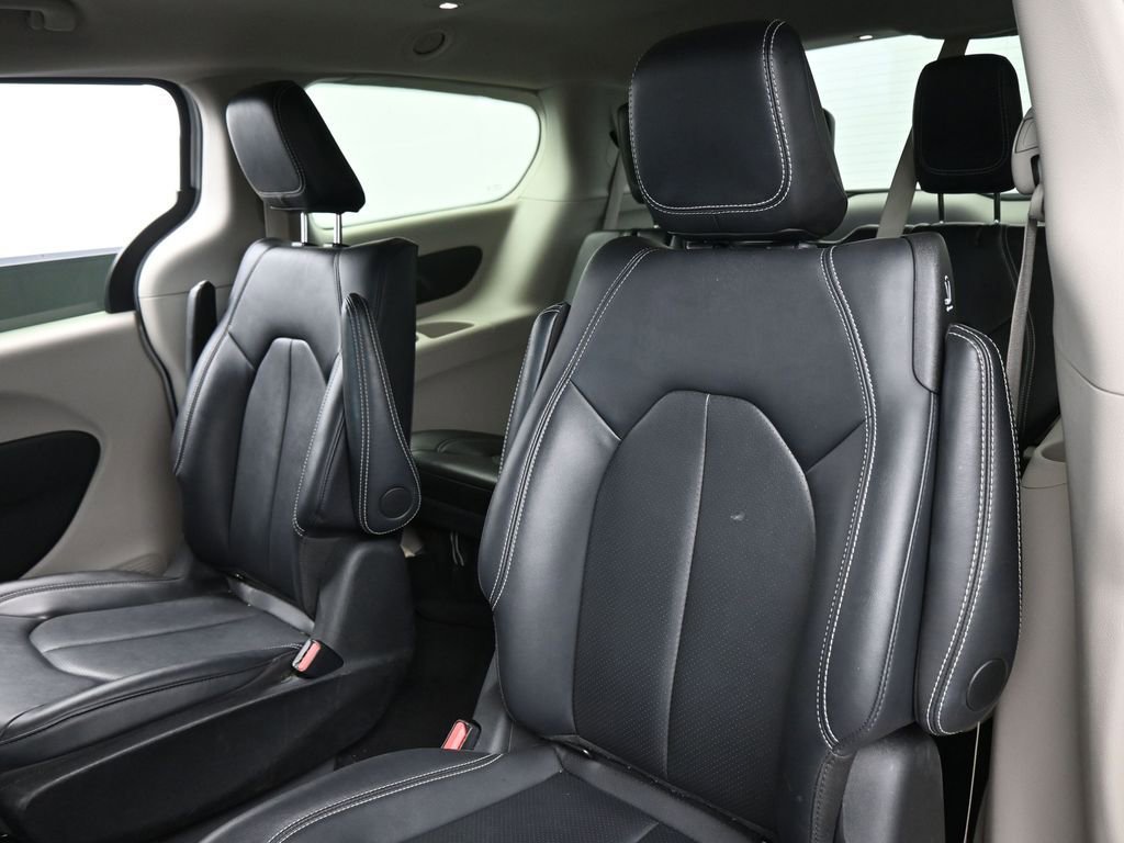 Used 2024 Chrysler Pacifica Select image 28