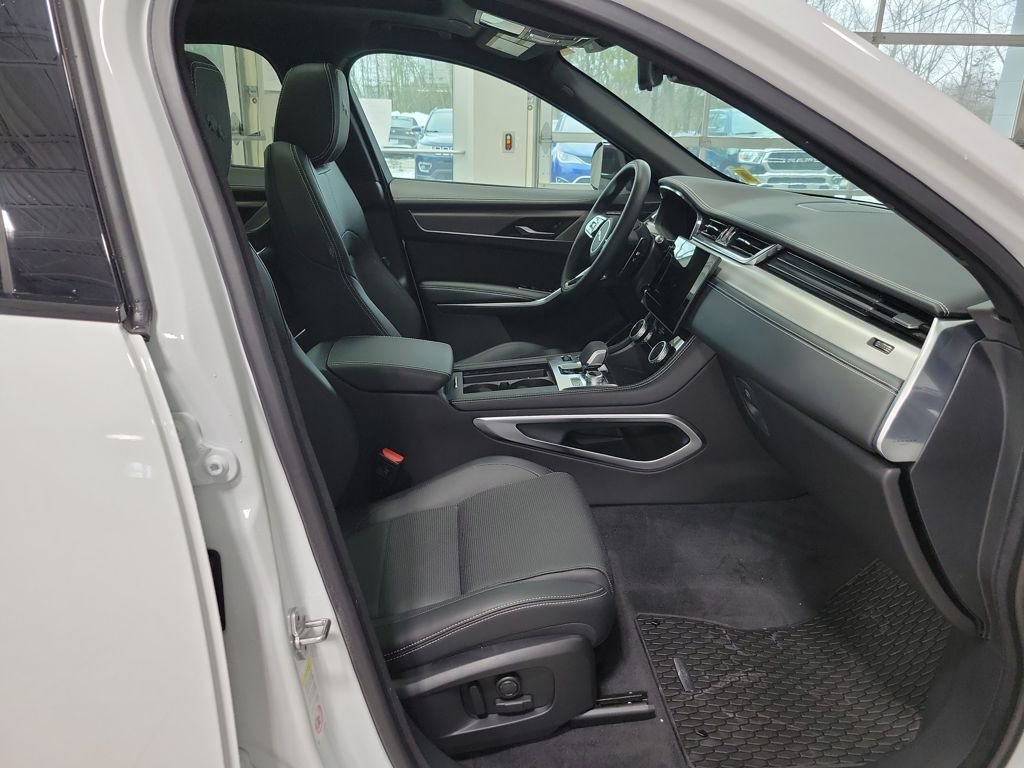 Used 2025 Jaguar F-PACE R-Dynamic S image 19