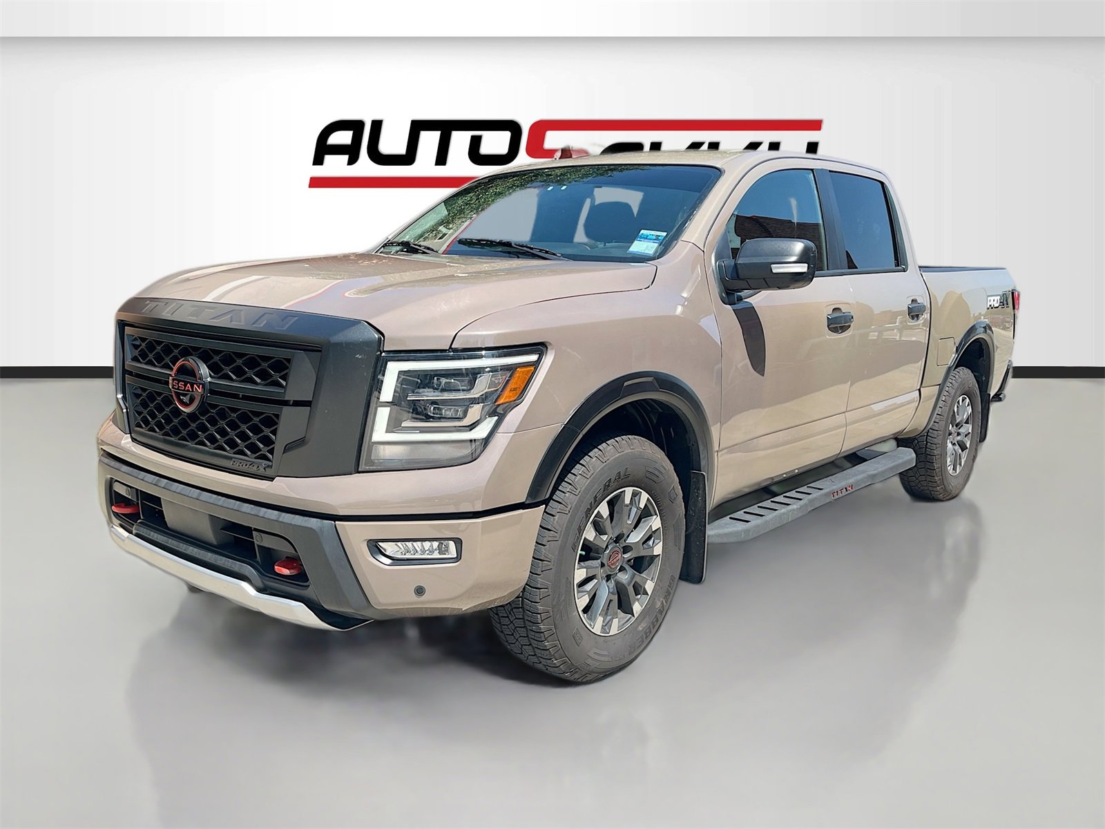 Used 2024 Nissan Titan PRO-4X w/ Pro-4x Convenience Package image 3
