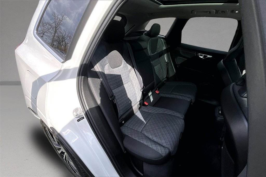 Certified 2023 Volvo XC60 B5 Core image 24