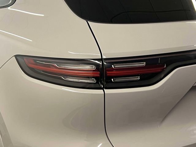 Used 2022 Porsche Cayenne Platinum Edition image 10