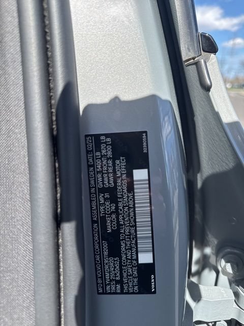 Certified 2025 Volvo XC60 B5 Plus AWD/4WD image 28