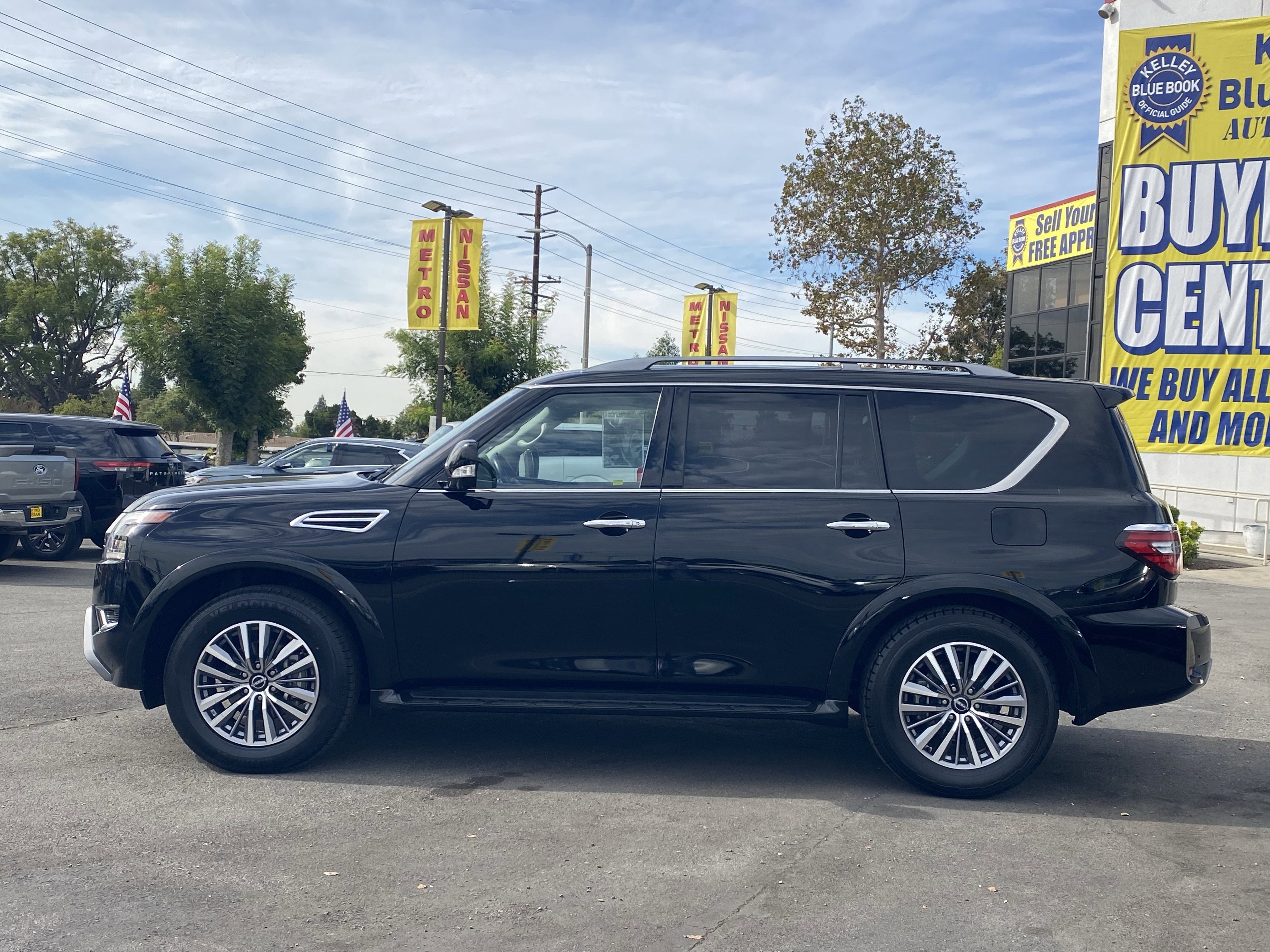 Used 2023 Nissan Armada SL image 6