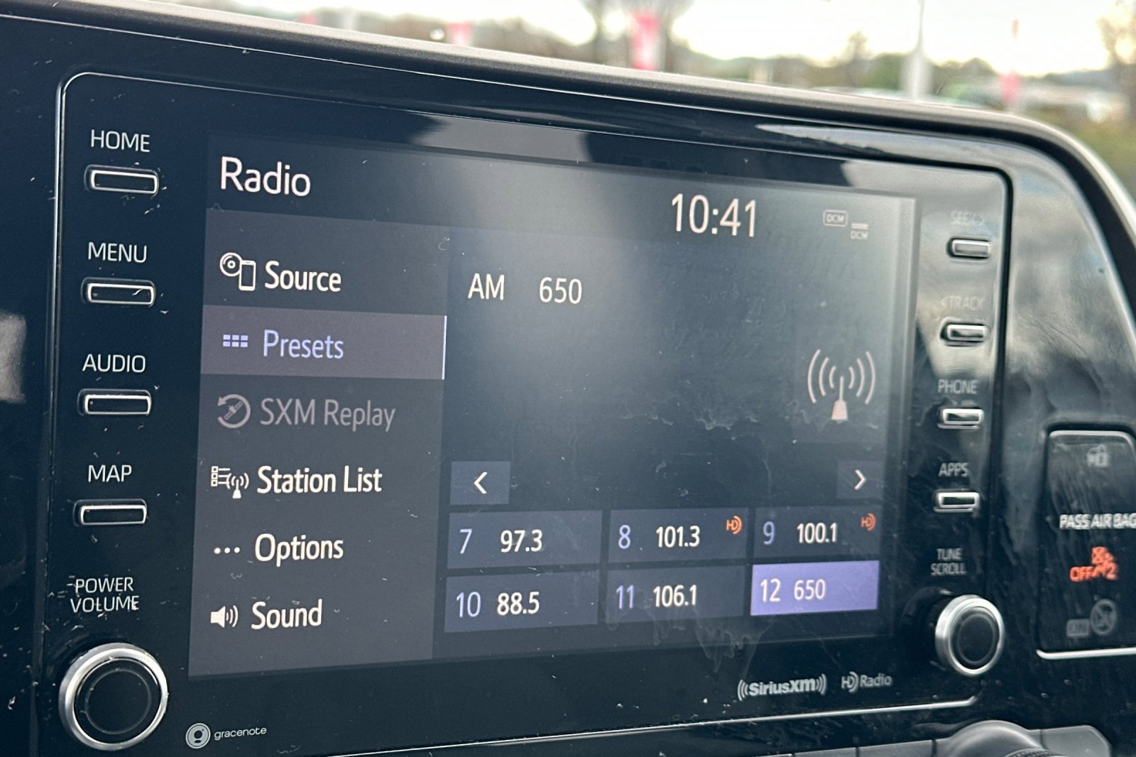 Used 2021 Toyota Highlander LE image 26