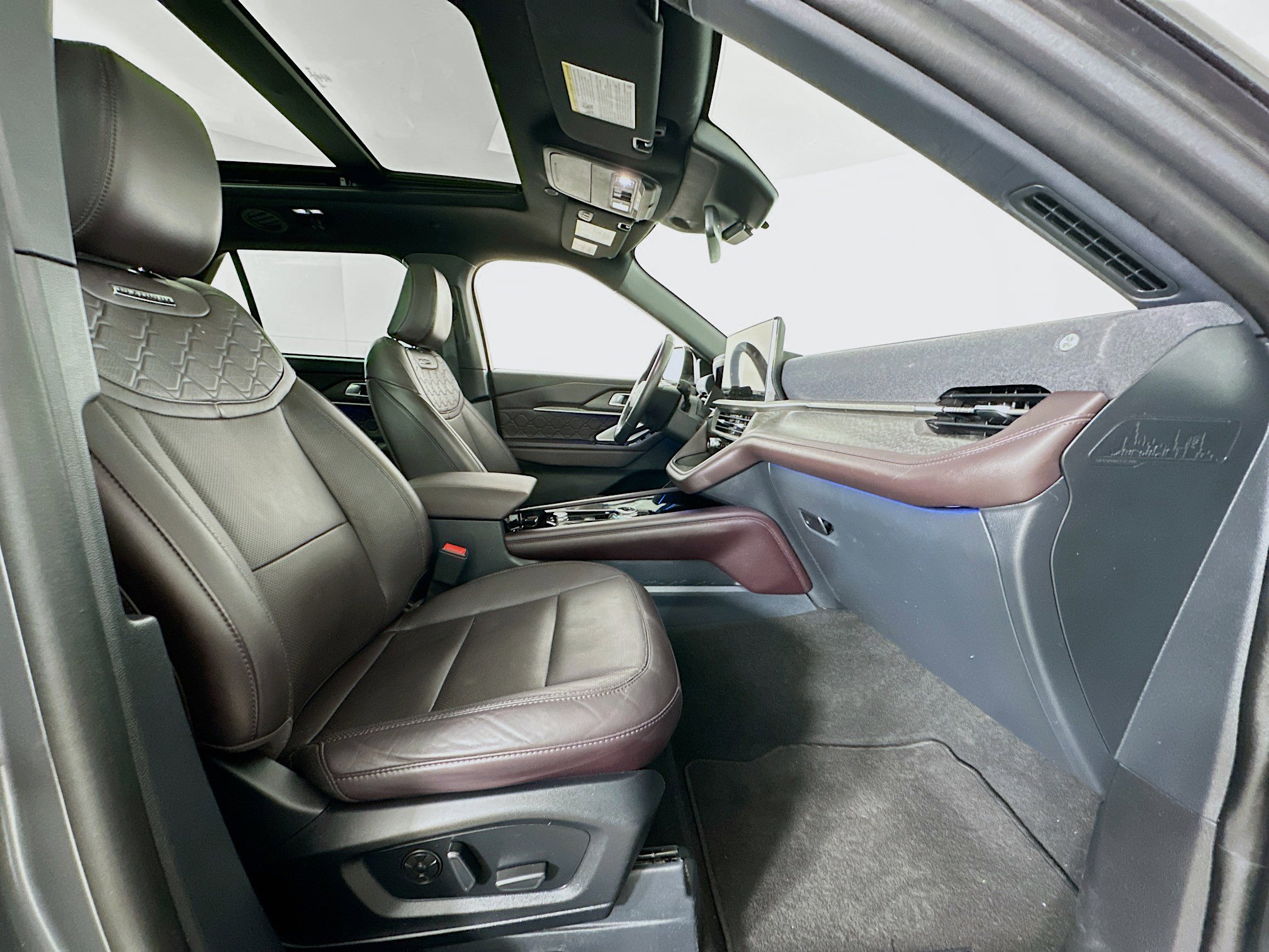 Used 2025 Ford Explorer Platinum w/ LUX Leather Package image 34