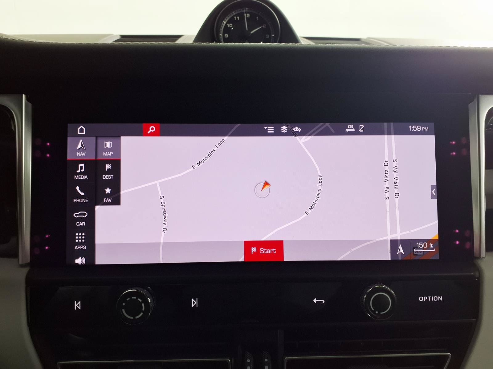 Used 2024 Porsche Macan AWD/4WD image 18