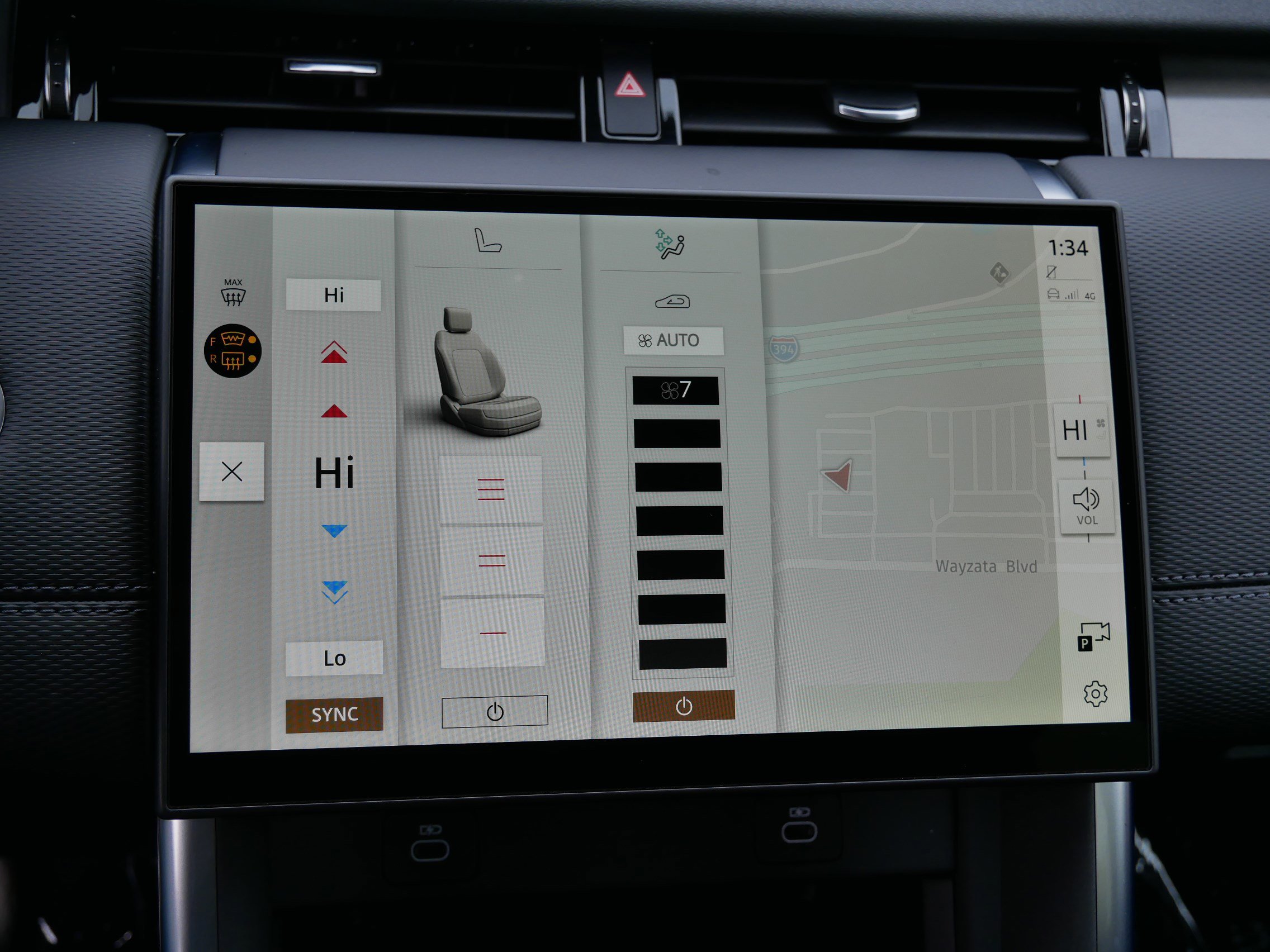 Used 2024 Land Rover Discovery Sport Dynamic SE image 23