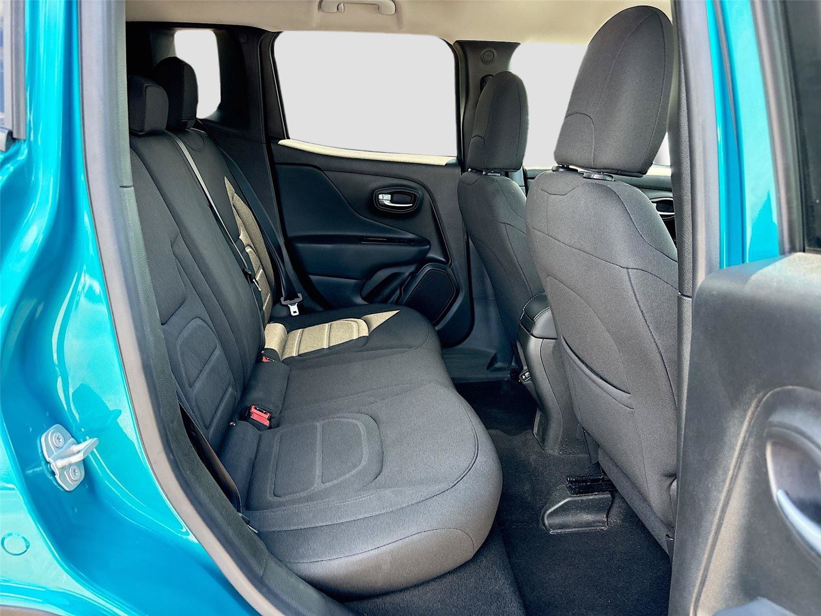 Used 2022 Jeep Renegade Latitude AWD/4WD image 26