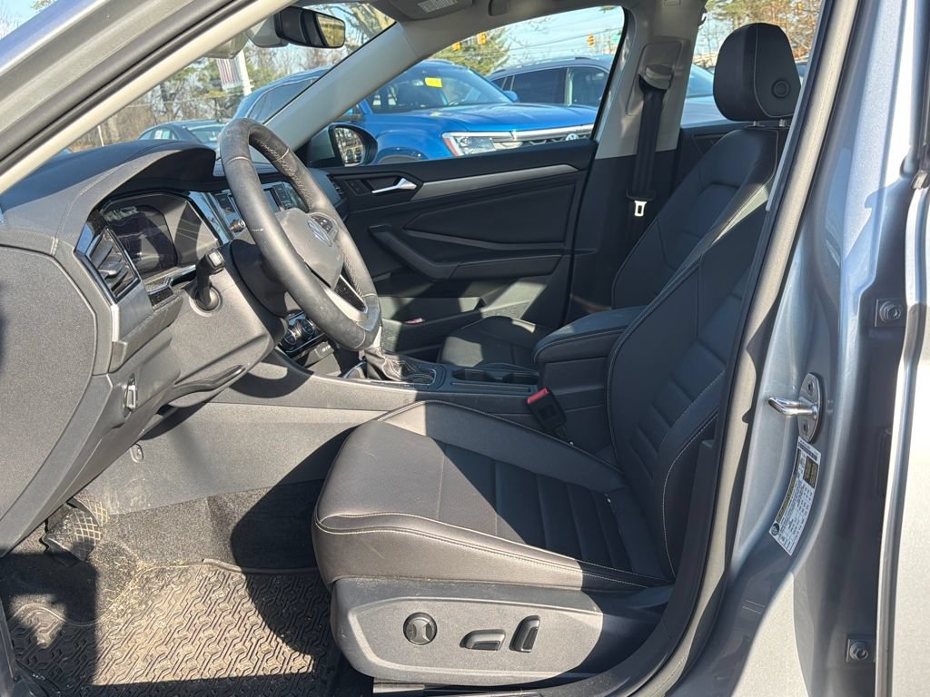 Certified 2023 Volkswagen Jetta SE FWD image 10