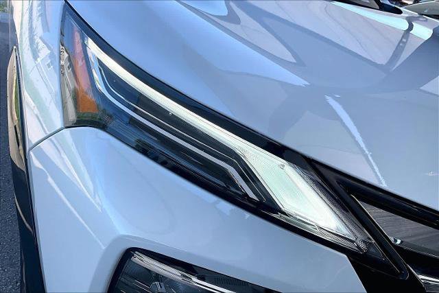 Certified 2025 Nissan Rogue Platinum AWD/4WD image 28