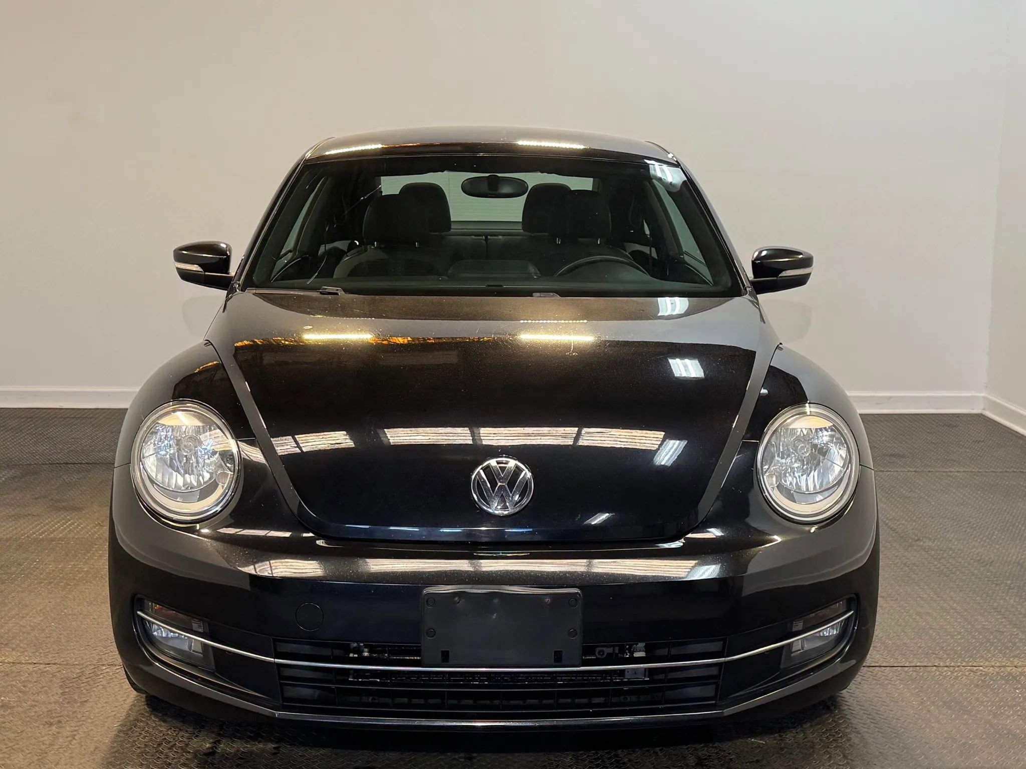 Used 2013 Volkswagen Beetle 2.0T FWD image 2