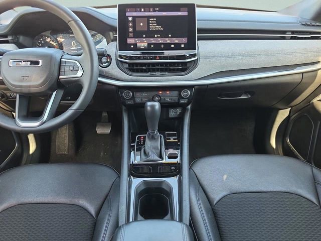 Certified 2024 Jeep Compass Latitude image 33