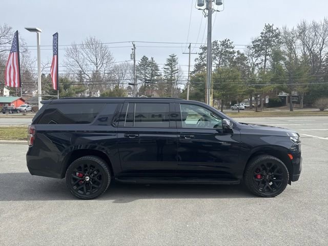 Used 2023 Chevrolet Suburban RST w/ Sport Performance Package image 4