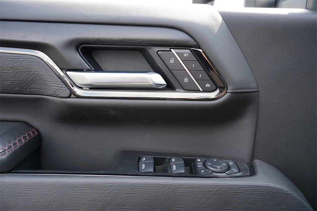 Used 2025 GMC Sierra 2500 AT4X image 17