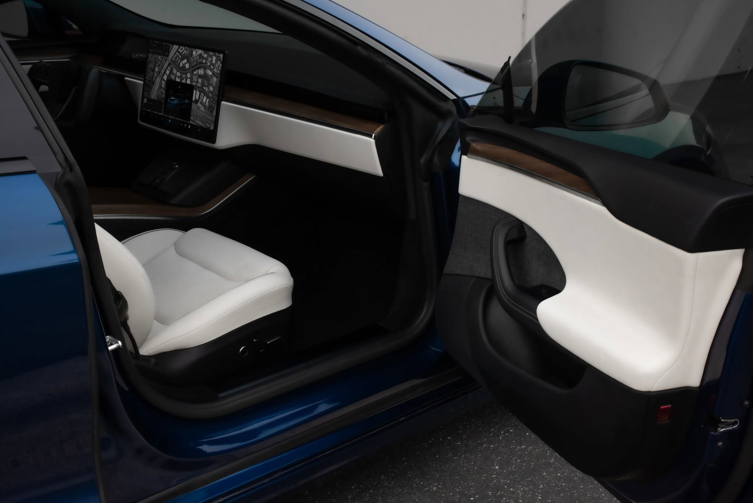 Used 2021 Tesla Model S Plaid image 29