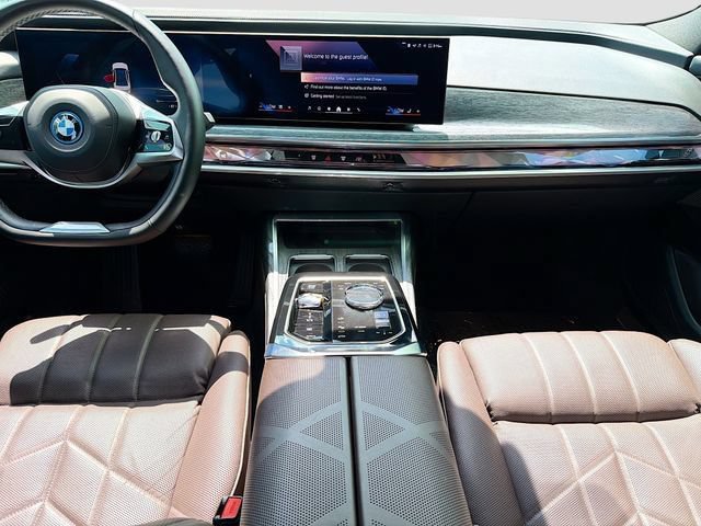 Used 2025 BMW i7 eDrive50 w/ Premium Package RWD image 18