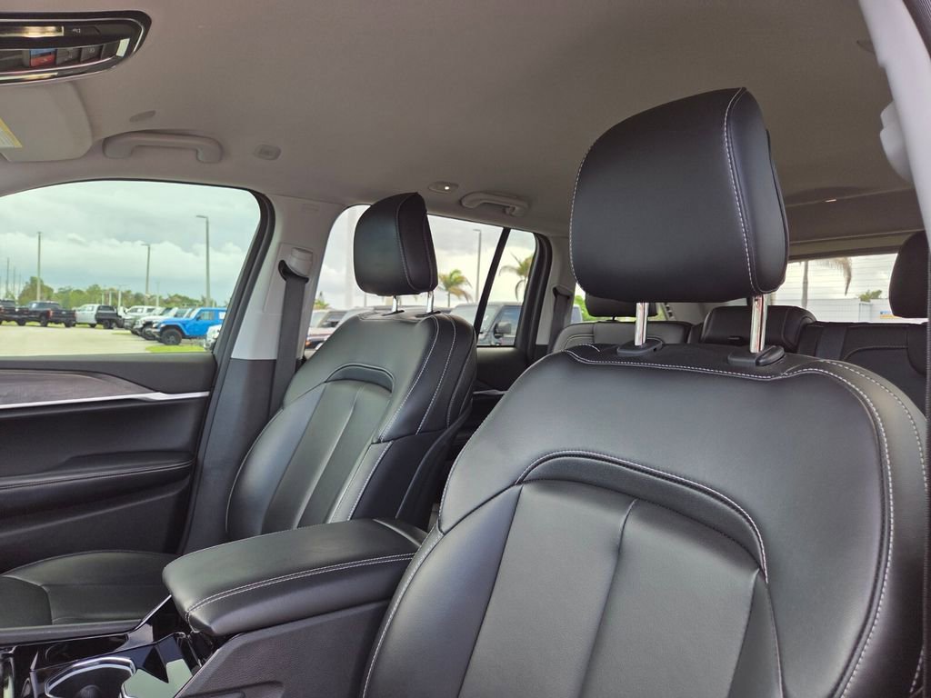 Used 2023 Jeep Grand Cherokee Limited RWD image 28