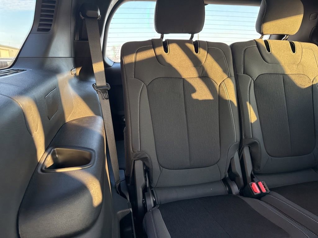 New 2025 Jeep Grand Cherokee L Laredo image 36