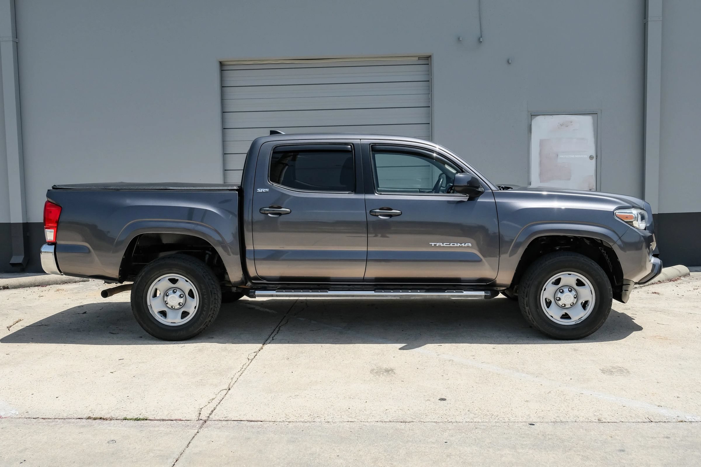 Used 2017 Toyota Tacoma SR5 RWD image 7