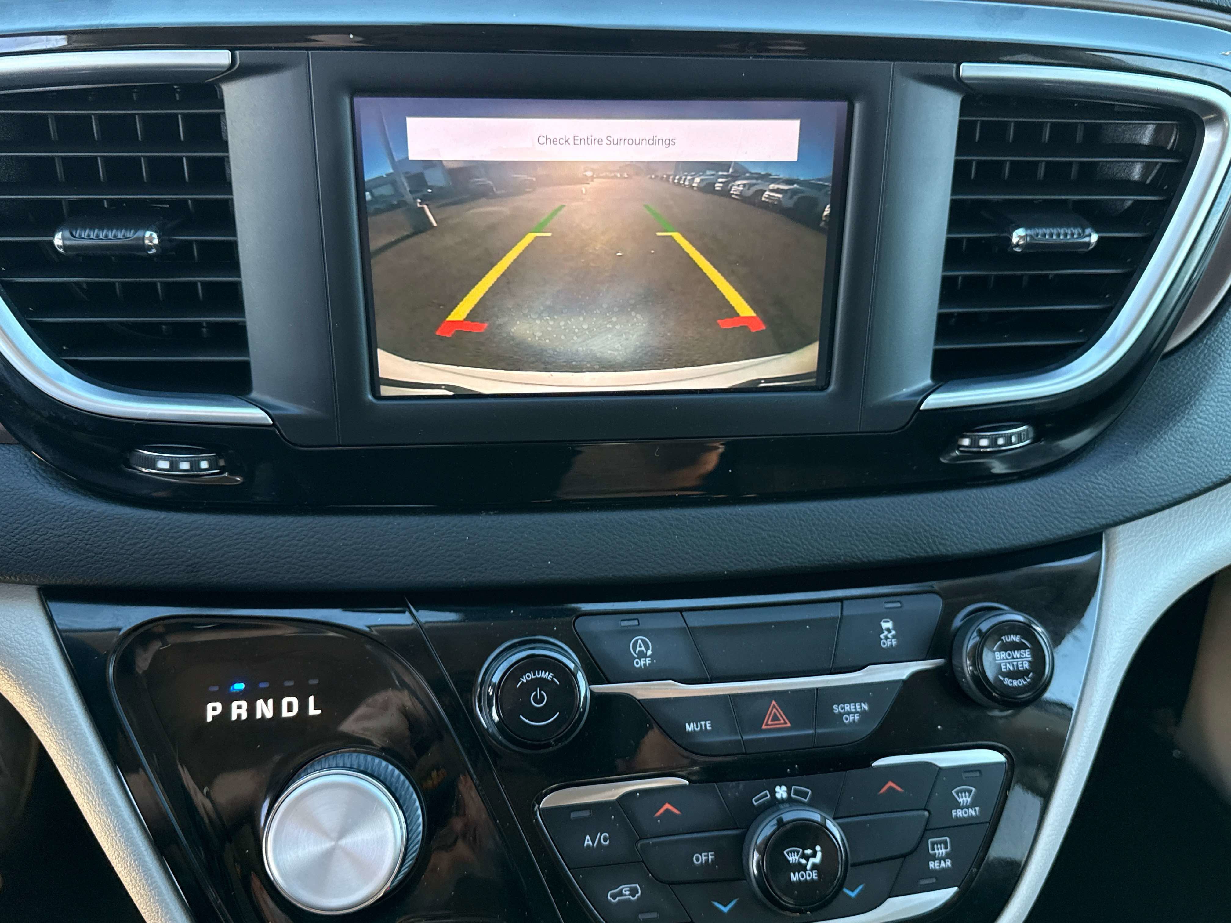 Used 2022 Chrysler Voyager LX image 23