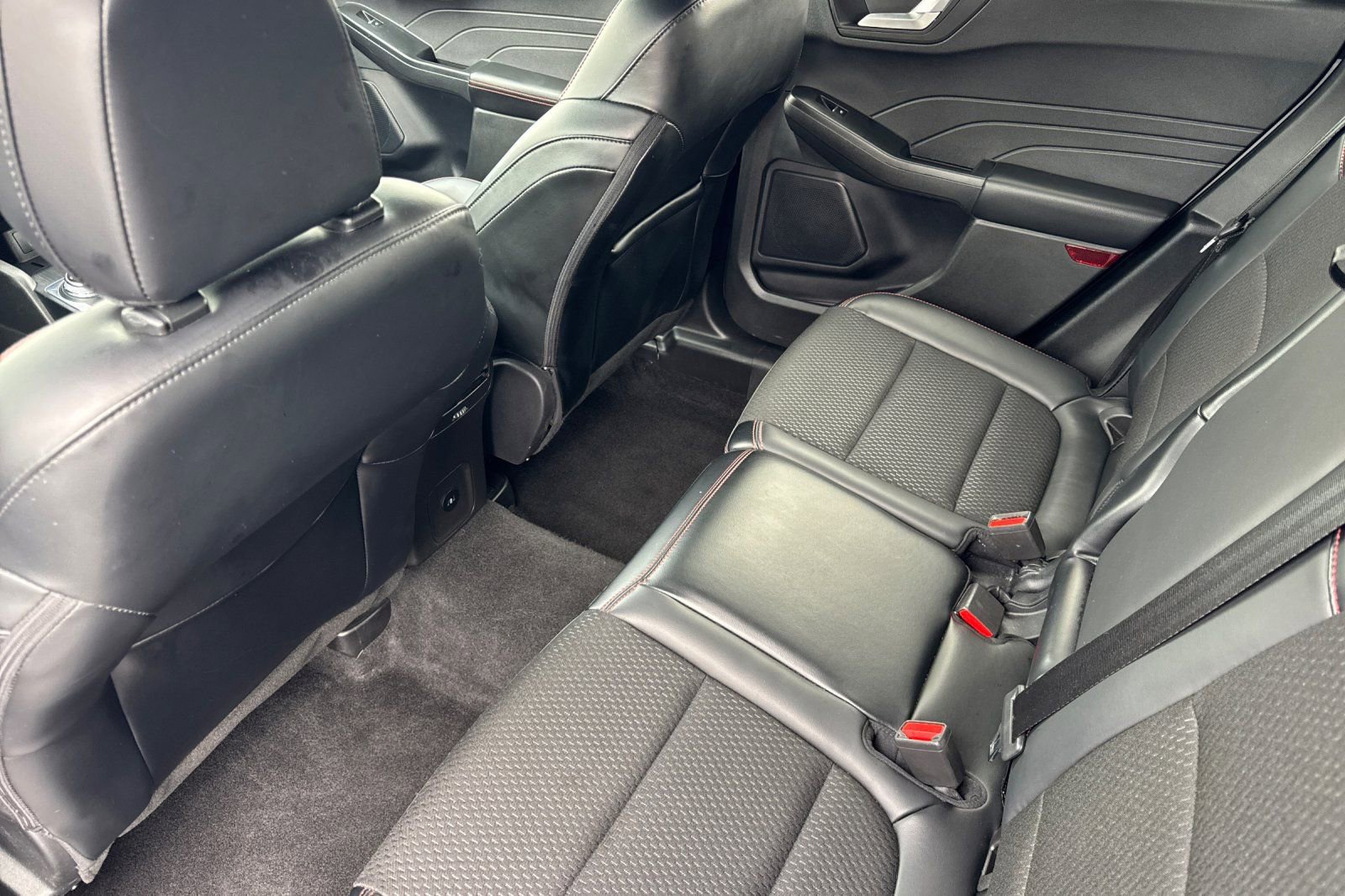 Used 2025 Ford Escape ST-Line w/ Tech Pack #1 AWD/4WD image 4