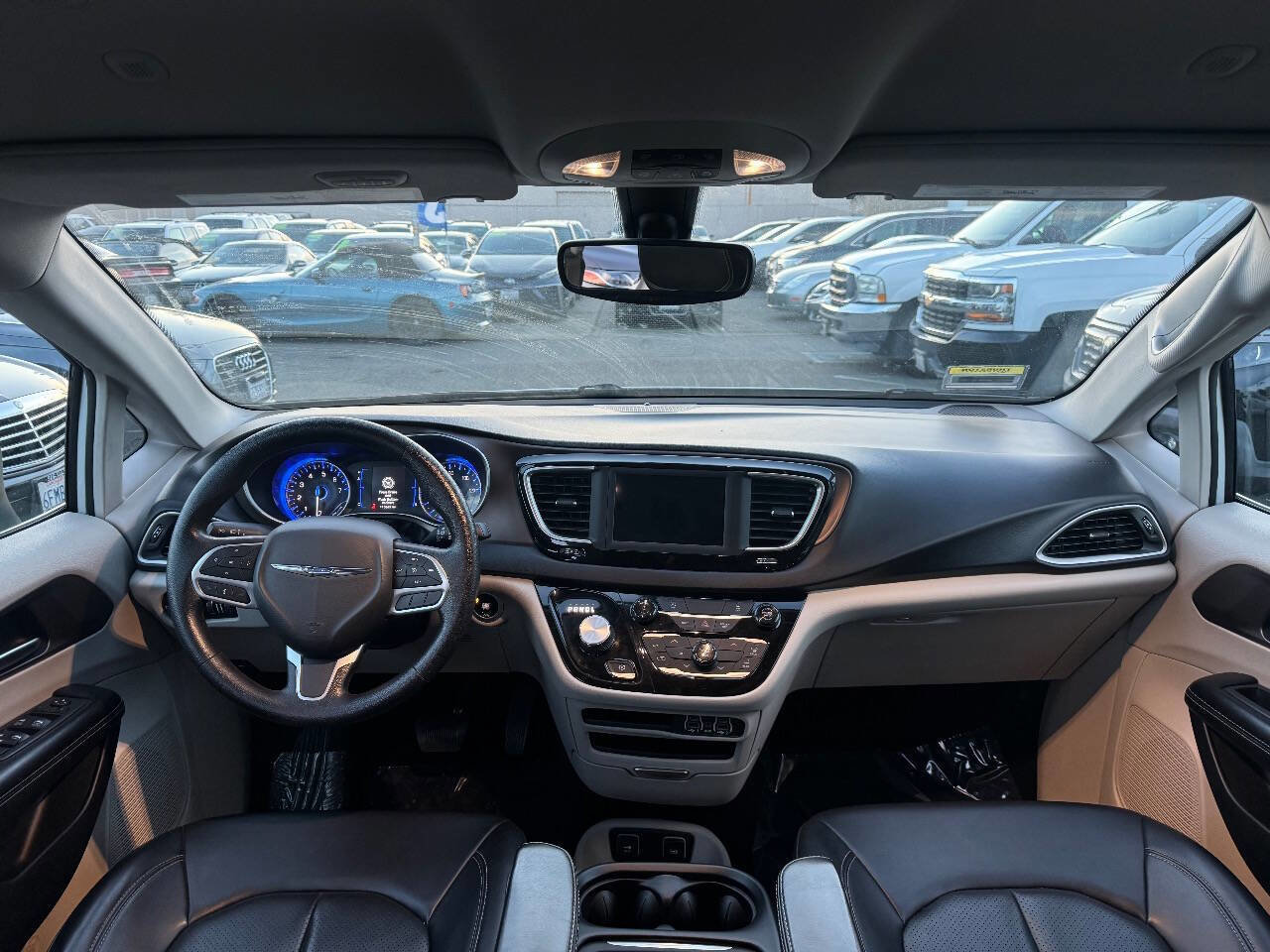 Used 2021 Chrysler Voyager Lxi image 13