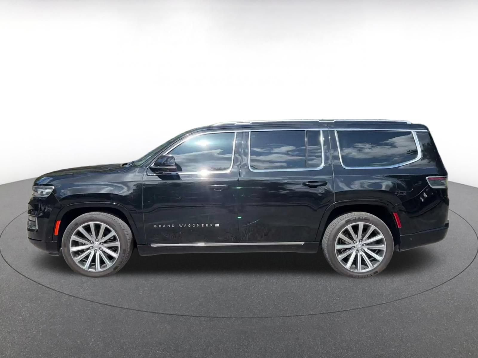 Used 2023 Jeep Grand Wagoneer Series II AWD/4WD image 9