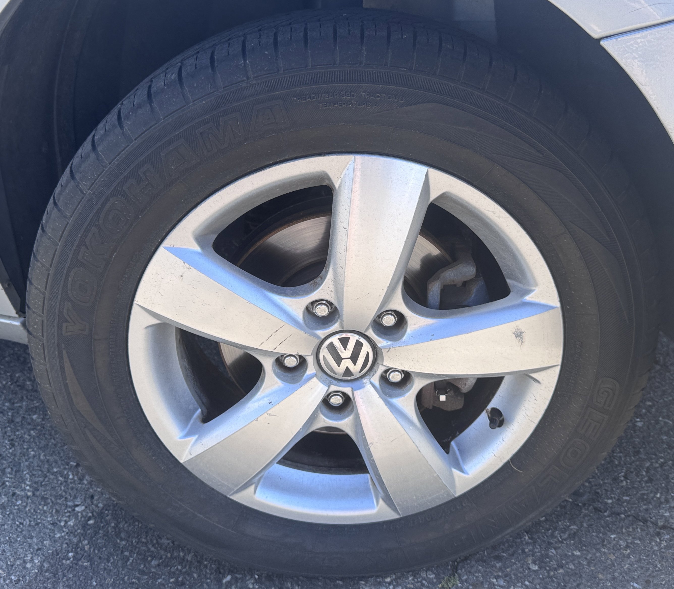 Used 2011 Volkswagen Routan SEL FWD image 60