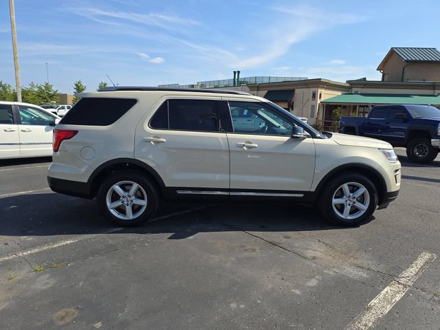 Used 2018 Ford Explorer XLT w/ Equipment Group 202A FWD image 9