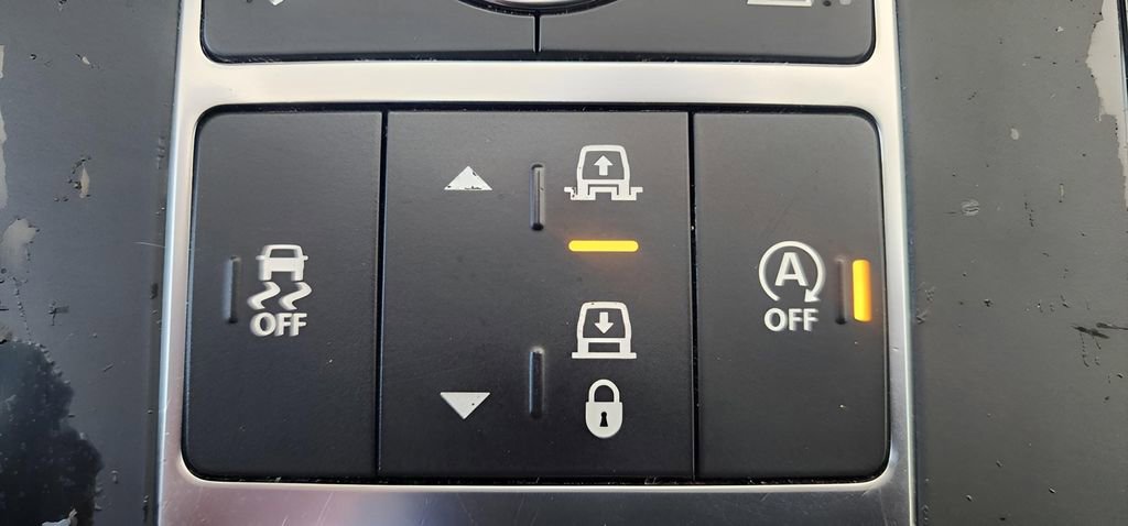 Used 2020 Land Rover Discovery Landmark image 41