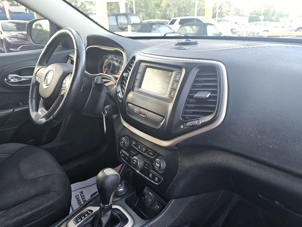 Used 2016 Jeep Cherokee Latitude w/ Safety/Convenience Group image 49