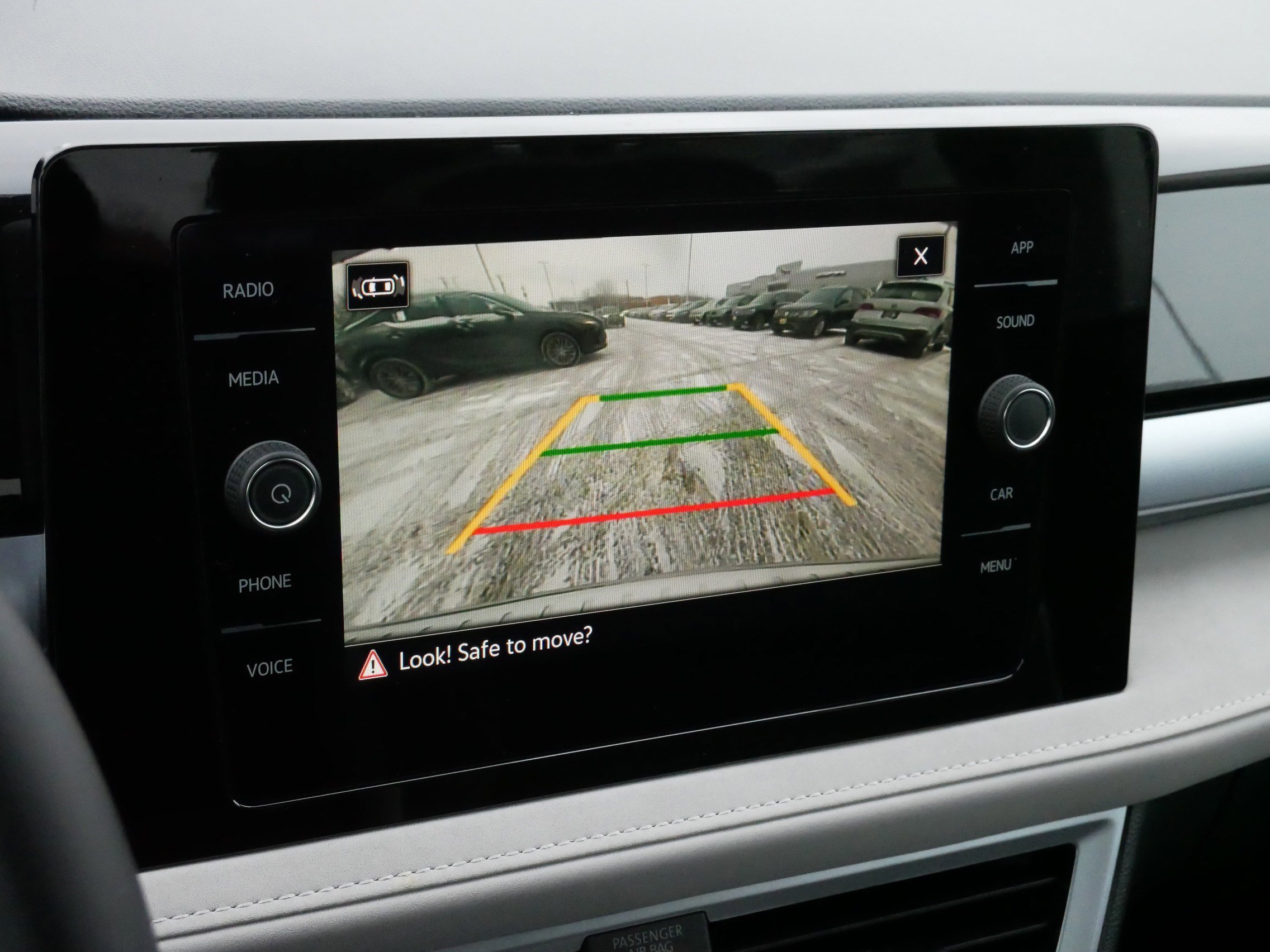 Certified 2025 Volkswagen Taos SE image 30