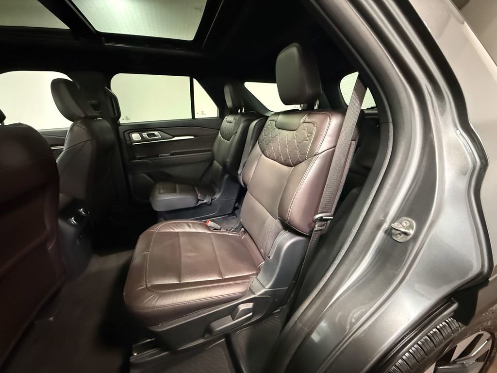 Used 2025 Ford Explorer Platinum w/ LUX Leather Package AWD/4WD image 8