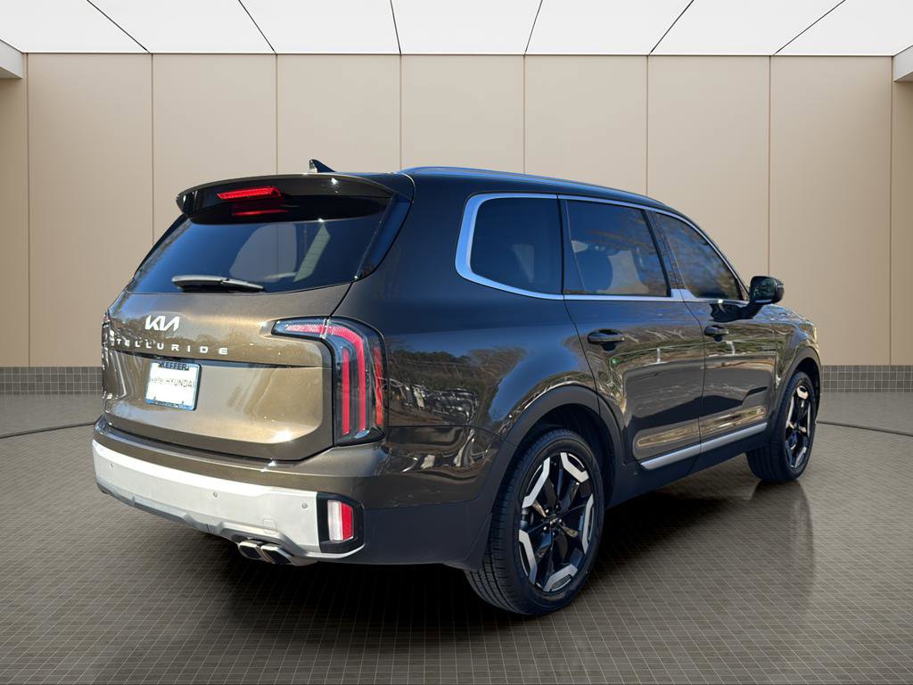 Used 2024 Kia Telluride EX w/ EX Captain's Chair Package image 5