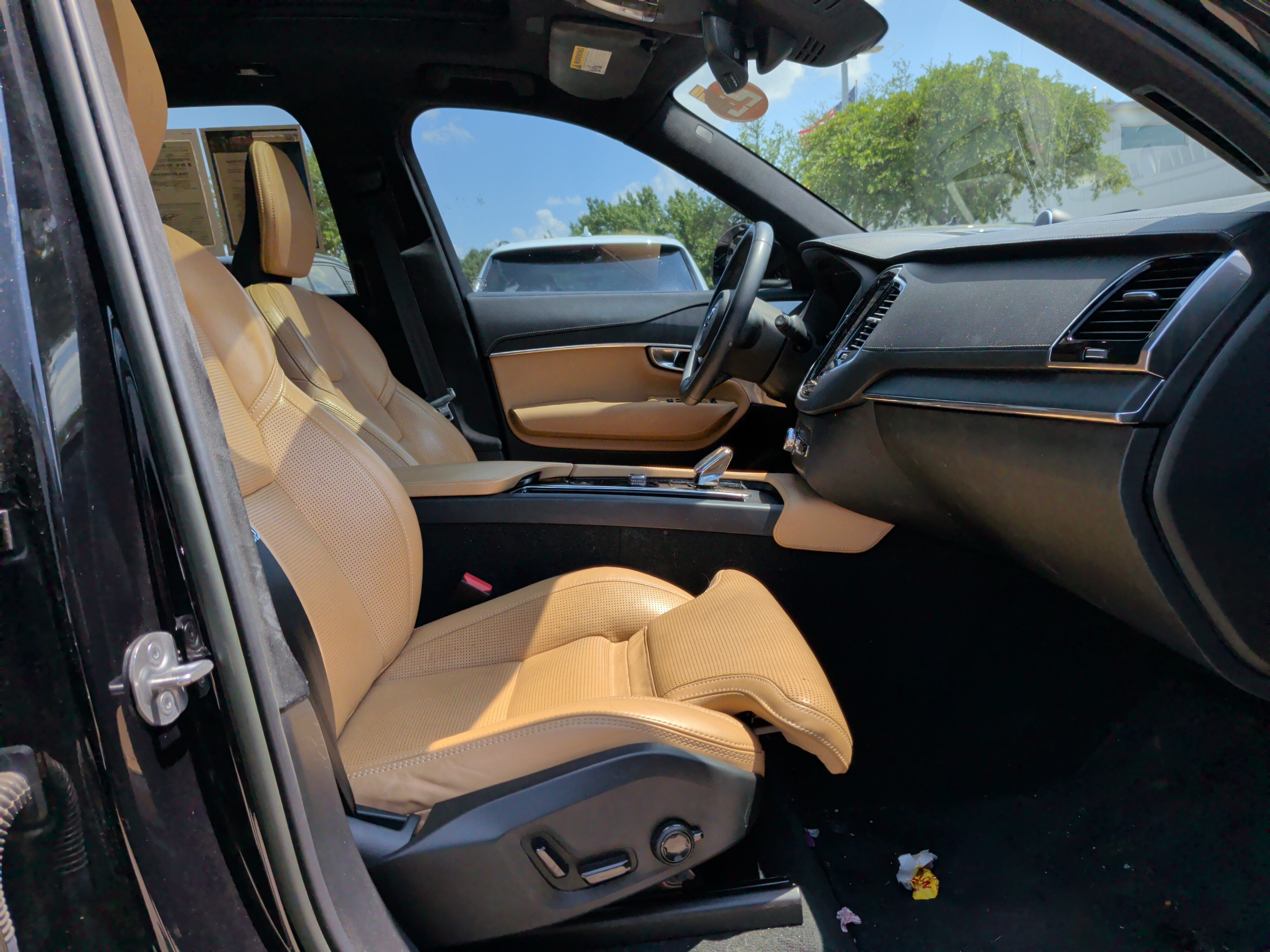 Used 2023 Volvo XC90 B6 Ultimate w/ Lounge Package AWD/4WD image 34