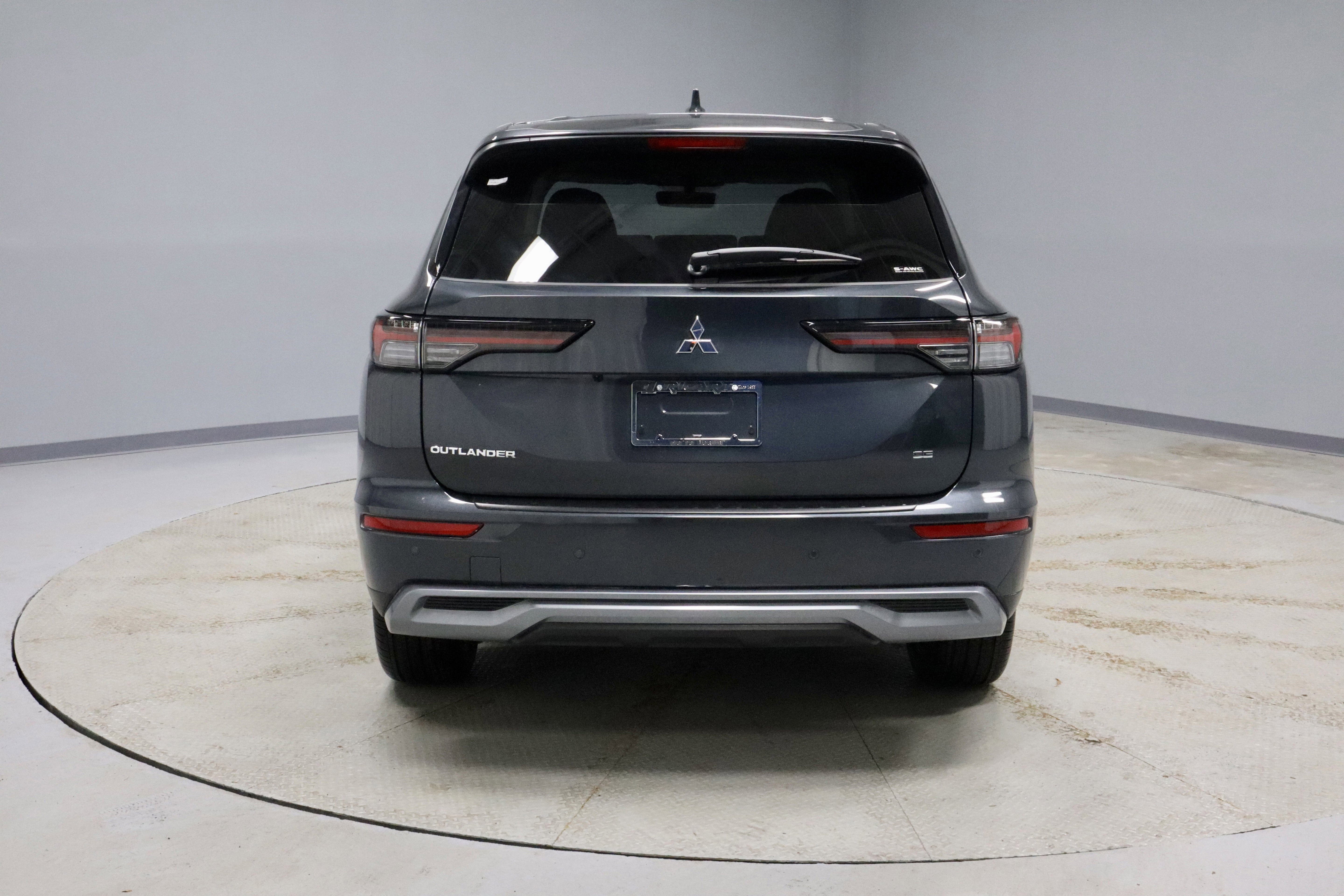 New 2026 Mitsubishi Outlander SE image 8