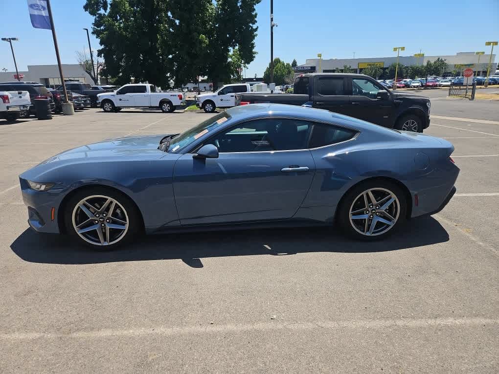 Used 2024 Ford Mustang Coupe RWD image 4