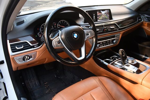 Used 2018 BMW 740i xDrive image 21