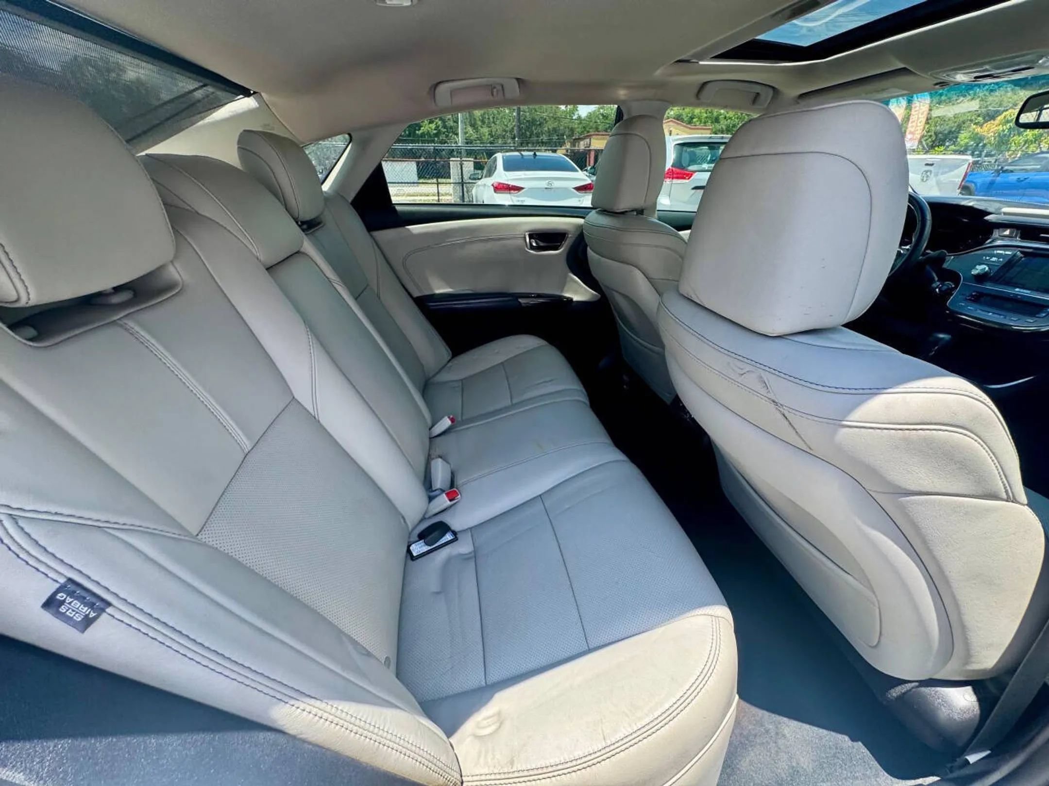 Used 2014 Toyota Avalon Limited w/ Technology Package FWD image 14