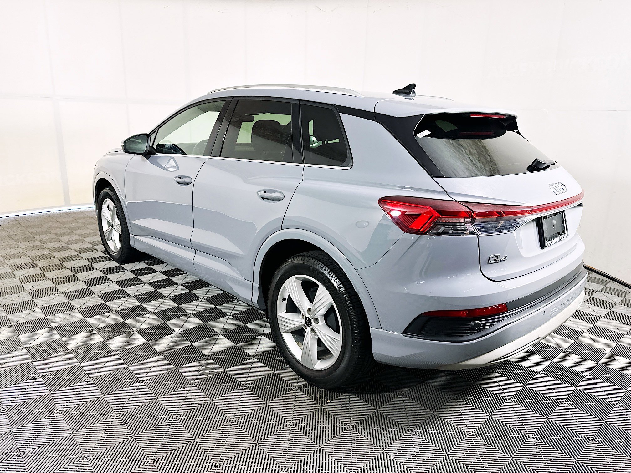 Used 2022 Audi Q4 e-tron Premium Plus AWD/4WD image 5