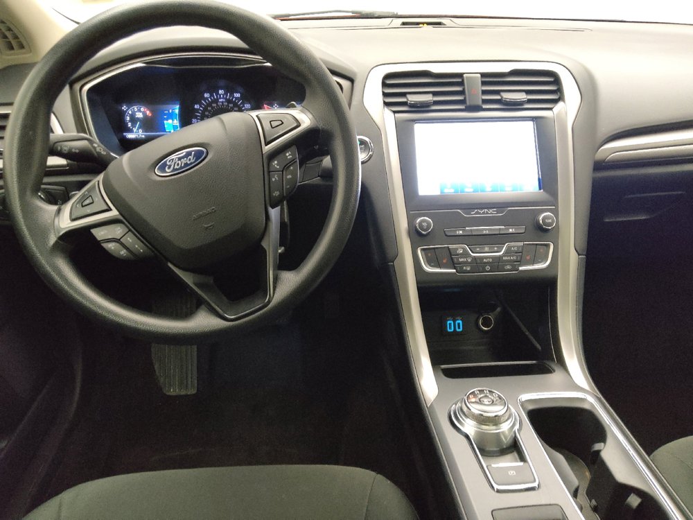 Used 2020 Ford Fusion SE AWD/4WD image 22