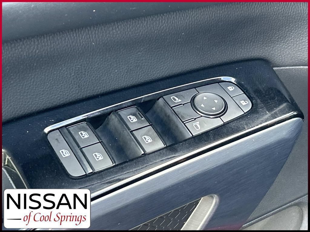Used 2023 Nissan Pathfinder SL AWD/4WD image 19