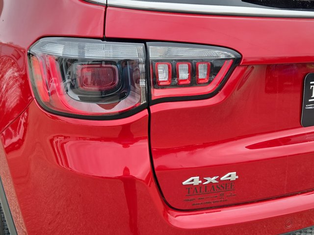 Used 2025 Jeep Compass Limited AWD/4WD image 8